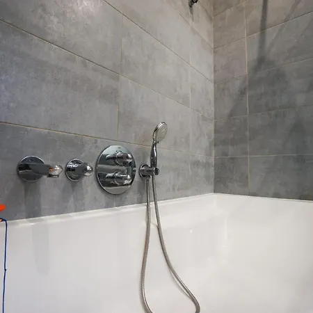 Splendid Close To The Invalides